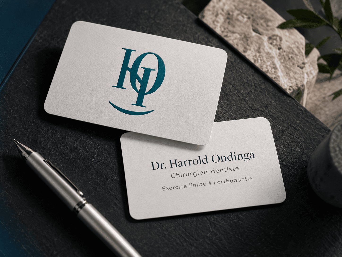 Cartes de visite du Dr Harrold Ondinga, chirurgien-dentiste — exercice limité à l'orthodontie